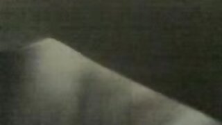 Կամավոր հունգարացի ճուտիկ Վերա Ուանդերը ծեծի է ենթարկվում իր փիսիկը